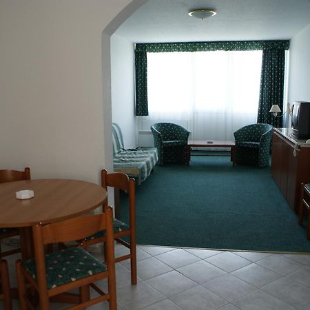 Riviera Park Hotel Balatonfoldvar Exterior photo