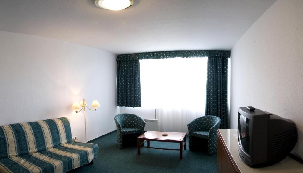 Riviera Park Hotel Balatonfoldvar Exterior photo